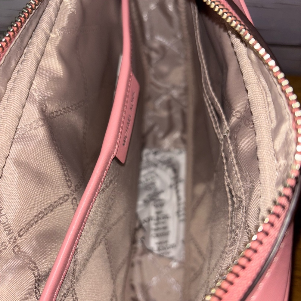 Michael Kors logo large East West camera crossbody bag. - Picture 7 of 11